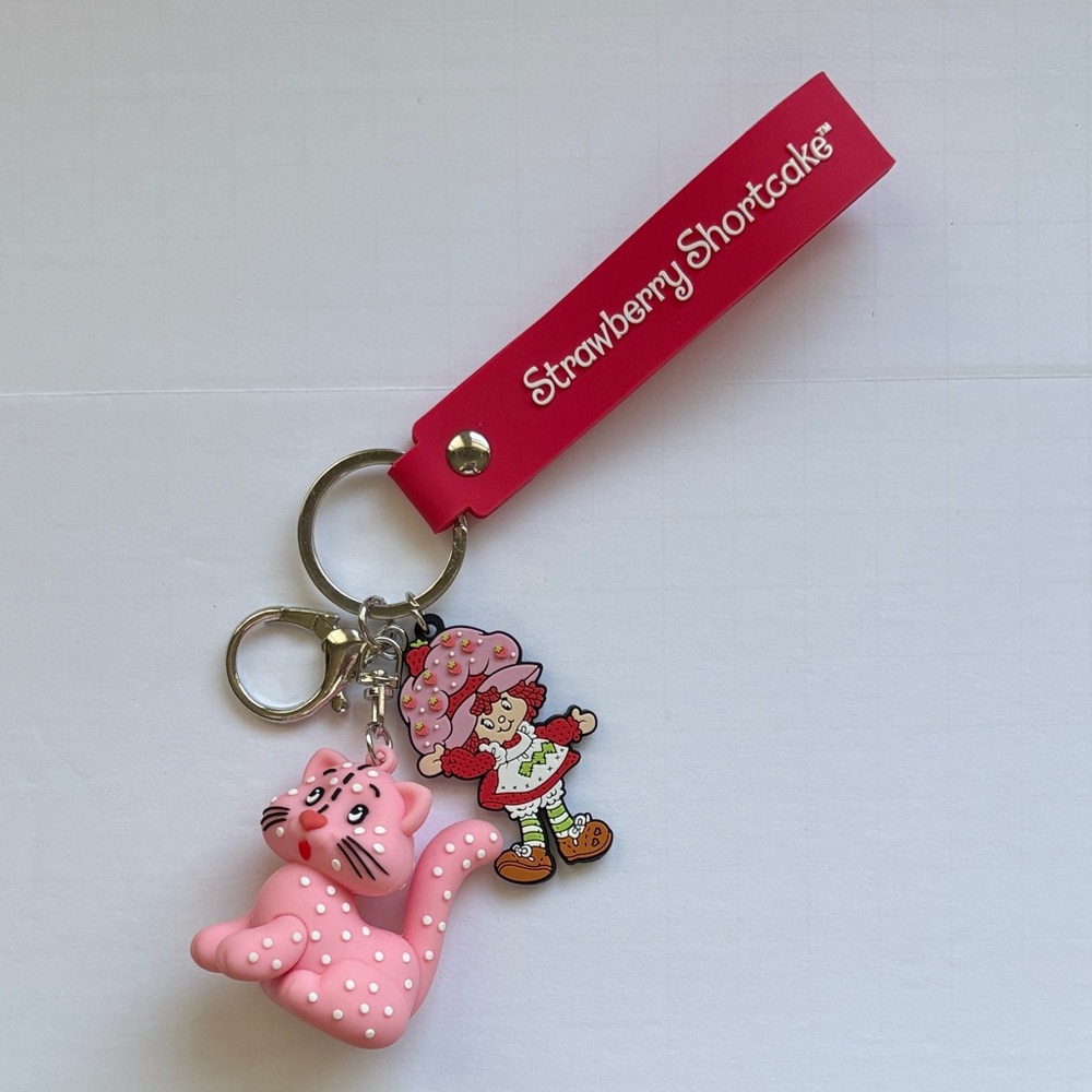 ☀️Strawberry shortcake and Custard the Cat Keychain